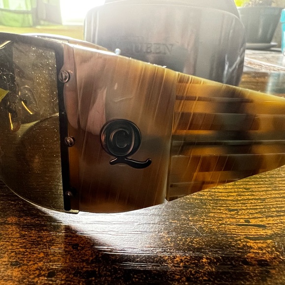 Vintage Alexander McQueen sea shell sunglasses. New. - Picture 4 of 6